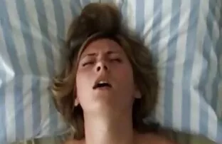 XXX أعطى الرجل الفتاة لإلقاء تنزيل فلام سكسي اللوم