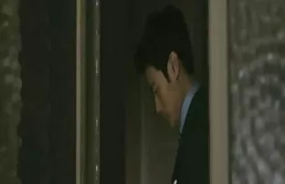 XXX نحيلة موقع تحميل سكسي شقراء تمتص اثنين من الديوك