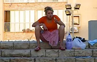 XXX Iveta يستمني على تنزيل فديوهات سكسي أريكة حمراء