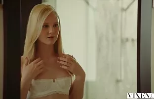 XXX كتي يأخذ تنزيل موقع سكسي ثلاثة القضيب الكبير