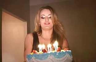 XXX Fantina و تحميل سكسي مجانا لها اثنين من الأصدقاء