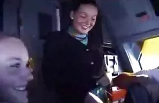 XXX شقراء الرجل الغني تفعل ذلك مع الخلفية موقع سكسي تنزيل ليموزين