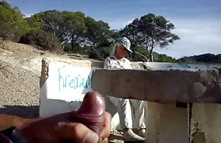 XXX تربية تحميل مقاطع فيديو سكسي الطفل في شريط على الأريكة